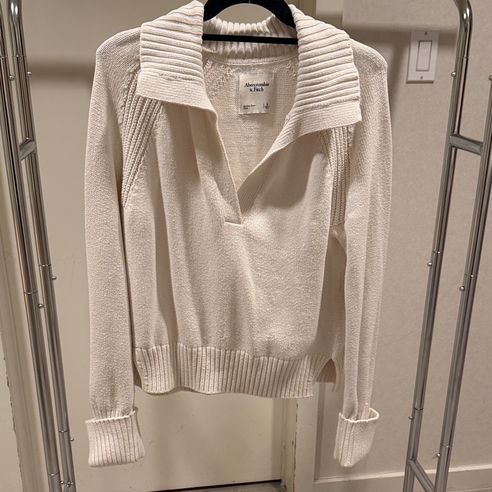 Abercrombie & Fitch Cream V-Neck Sweater